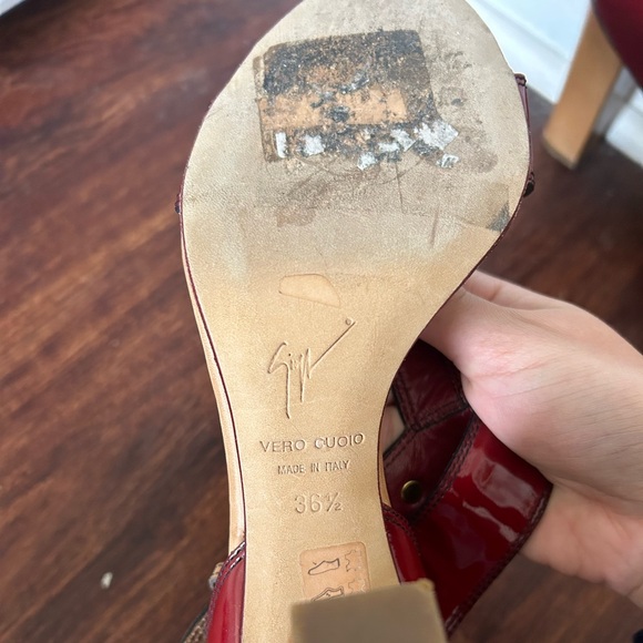 Giuseppe Zanotti Design red patent leather T strap heels - Picture 3 of 5